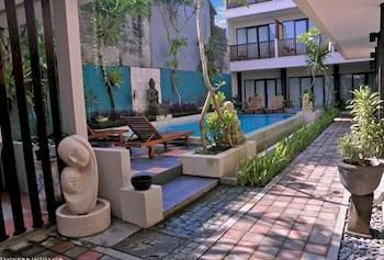 Kubu Hotel Kuta  Exterior photo